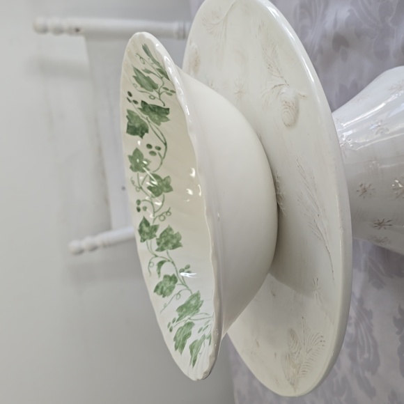 Vintage Churchill Staffordshire England Serving Bowl Verdigris Ivy Scalloped - Picture 4 of 12